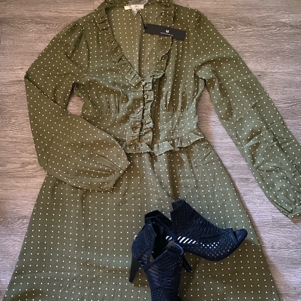 Le lis olive Polk a dot dress.